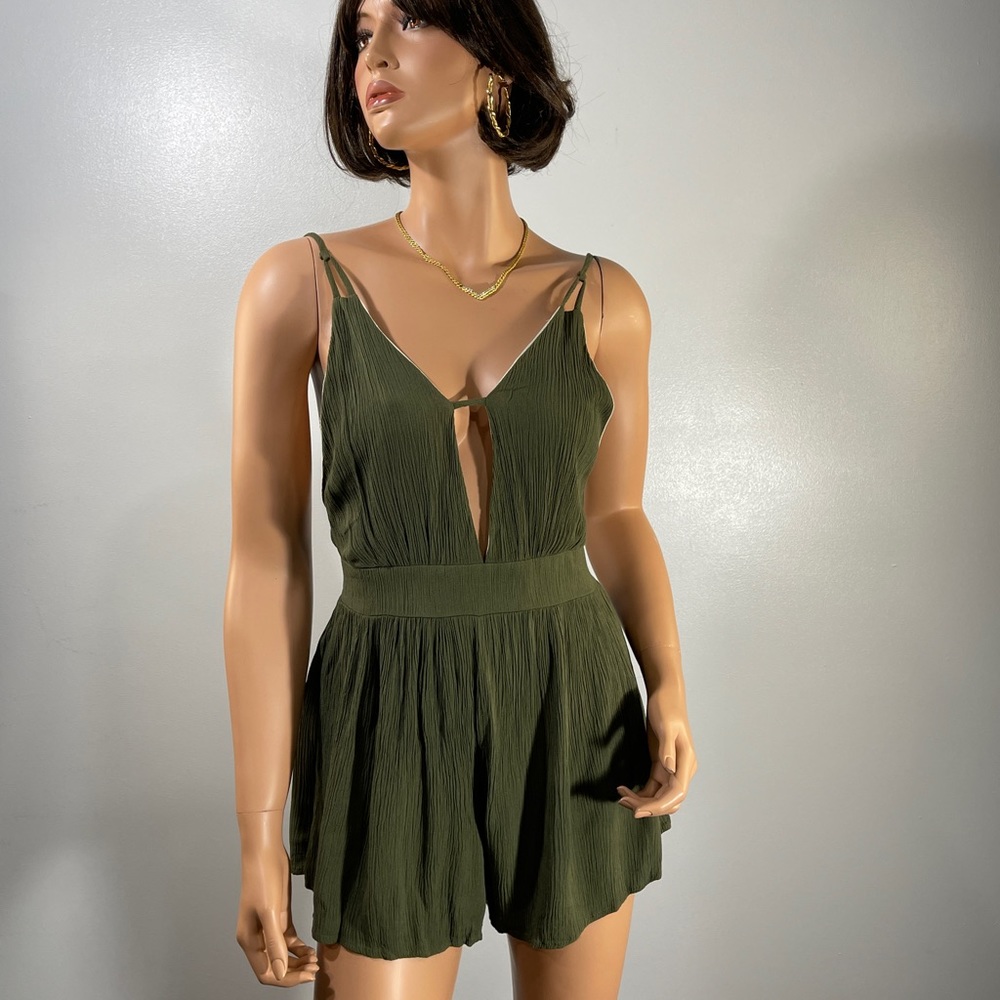 *Audrey 3+1 Women's Olive Romper with Cutout Sz S